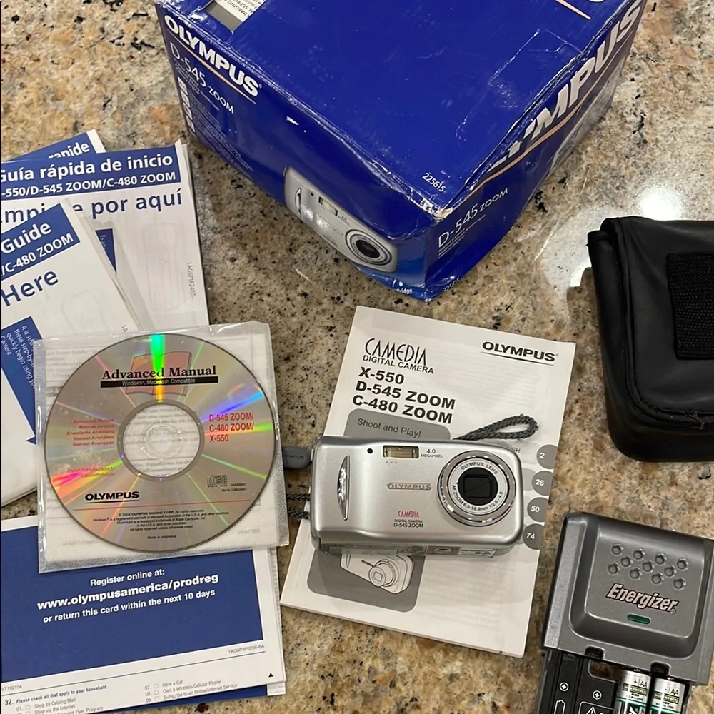 Olympus D-545 Zoom Camedia Digital Camera Kit 1GB XD Card - Battery Charger Case
